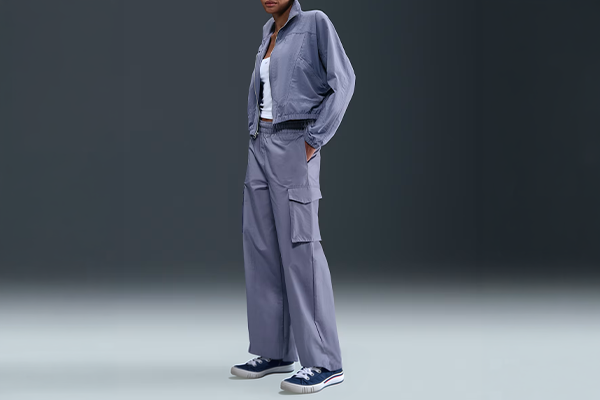 Tecidos Columbia SPX e Amsterdam SPX da ADINA em peças de moda casual e esportiva, destacando conforto, elasticidade e visual texturizado com possibilidade de uso dupla-face.